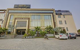 Treebo Premium Arista